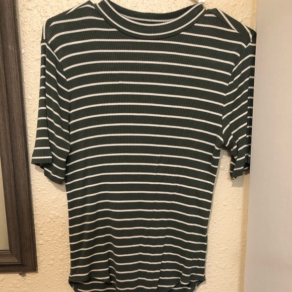 Women’s Tops - Picture 2 of 5